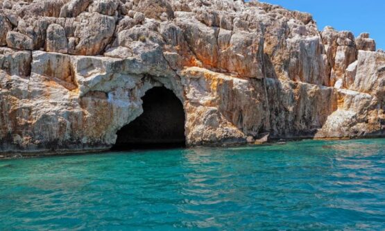 pirate-cave-kekova-555x333