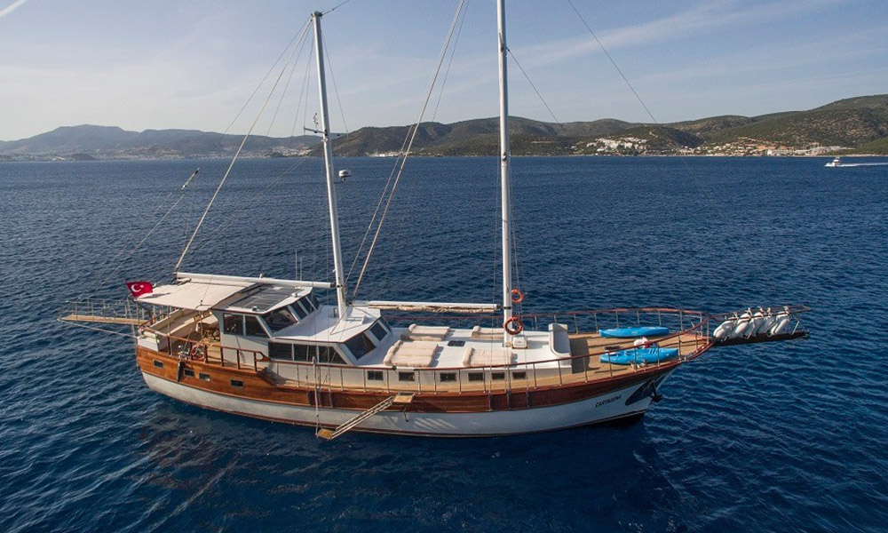 Classic Yacht img